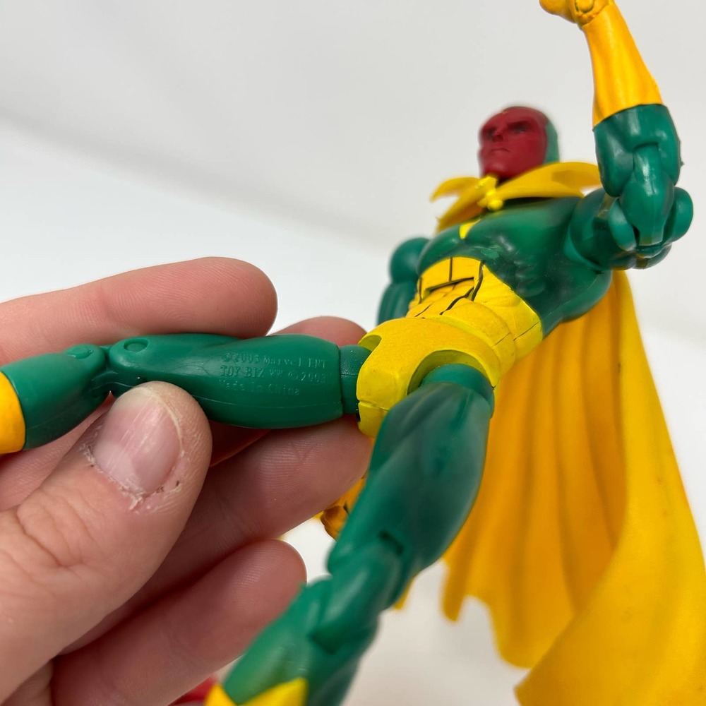 Marvel Vision Action Figure 6” Toy Biz 2003 Rubber Cape - Picture 3 of 7
